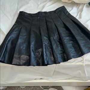 Tahari black leather pleated mini skirt Black Pleated Faux Leather Skirt - Women